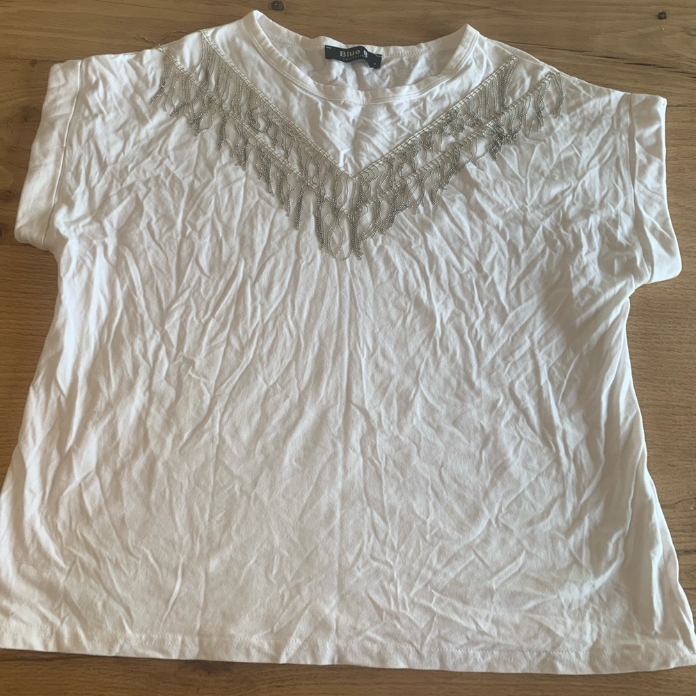 Blue B Metallic Beaded Fringe Short Sleeve Tee Shirt White Women’s Preloved